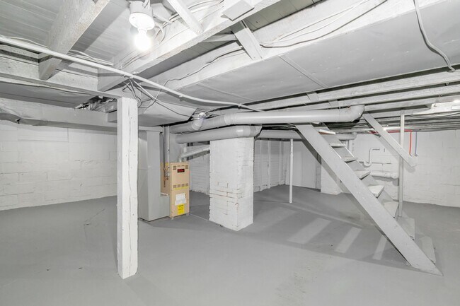 Building Photo - 705 Smith Ave SW