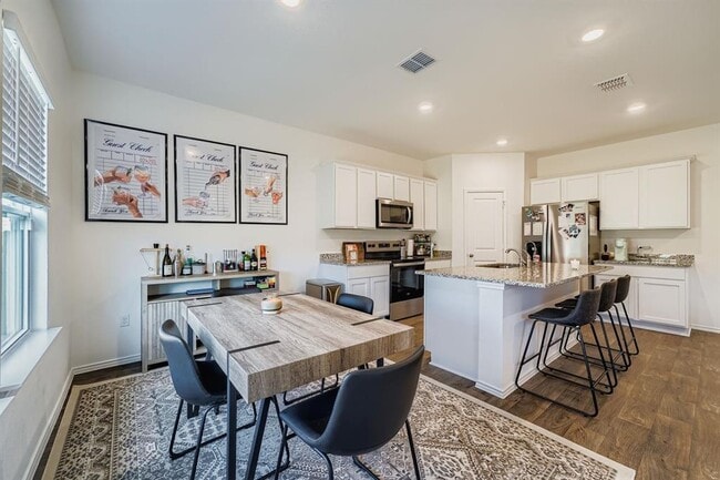 Building Photo - 18421 Cremello Dr