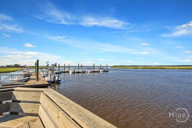 Building Photo - 120 Oak Ridge Cir