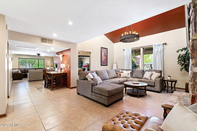 Building Photo - 9972 E Del Monte Ave