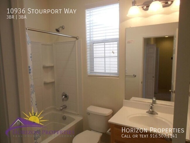 Building Photo - Modern Two-story 3 Bed 2.5 Bath 1,374 sqft...