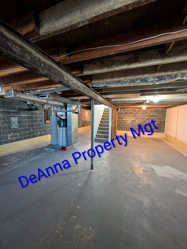 Building Photo - Avon 2 bedroom Duplex