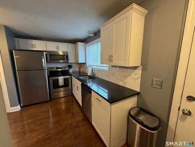 Building Photo - 1081 New Haven Rd