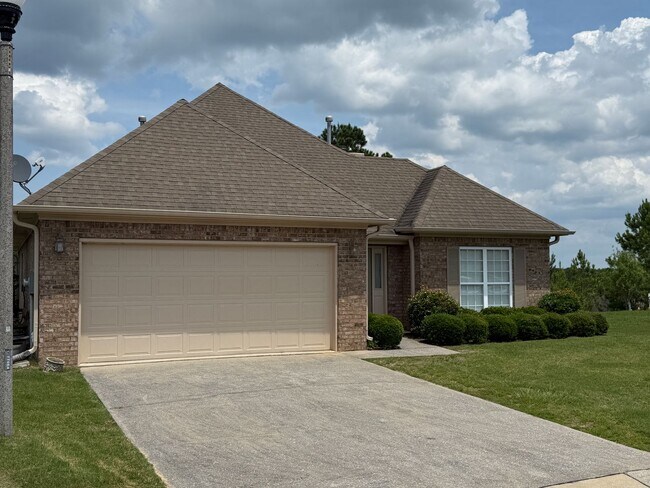 Building Photo - Chelsea Park - One Level 2 Bedroom on a Cu...