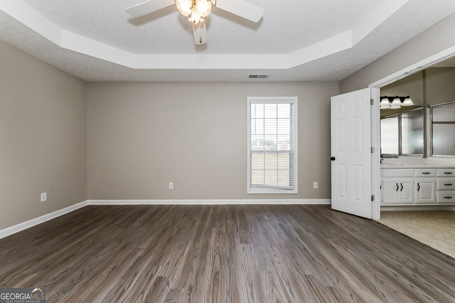 Building Photo - 215 Ashton Dr