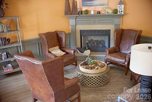 Building Photo - 1127 Walbury Hl