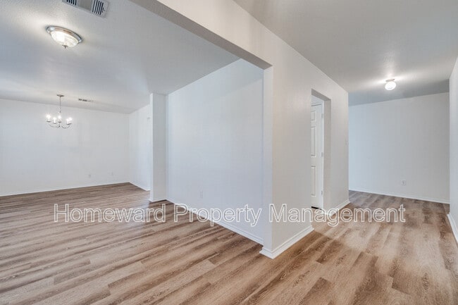 Building Photo - 9817 Tanglebrush Dr