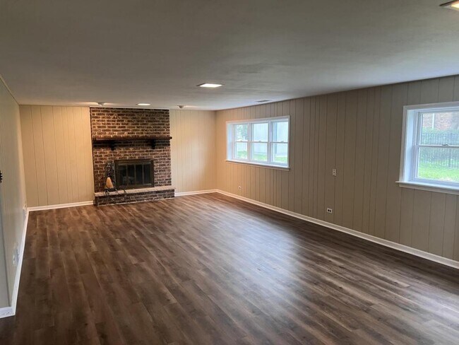 Building Photo - 7010 Terrace Dr