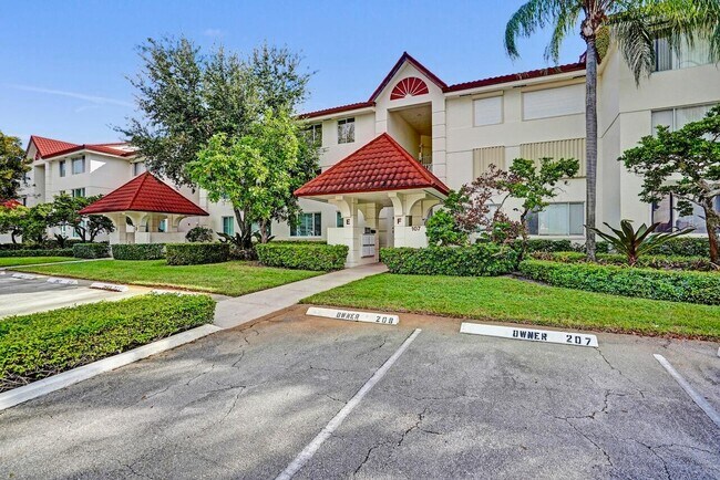 Building Photo - 107 Half Moon Cir