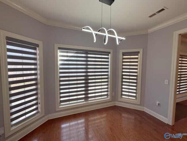 Building Photo - 118 Crystal Lake Dr