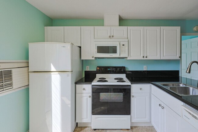 Building Photo - 1 Bed / 1 Bath Condo Near Cowles Mountain – Move-In Special!