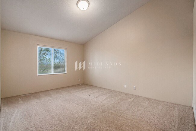 Building Photo - Ranch Townhome in Shadow View
