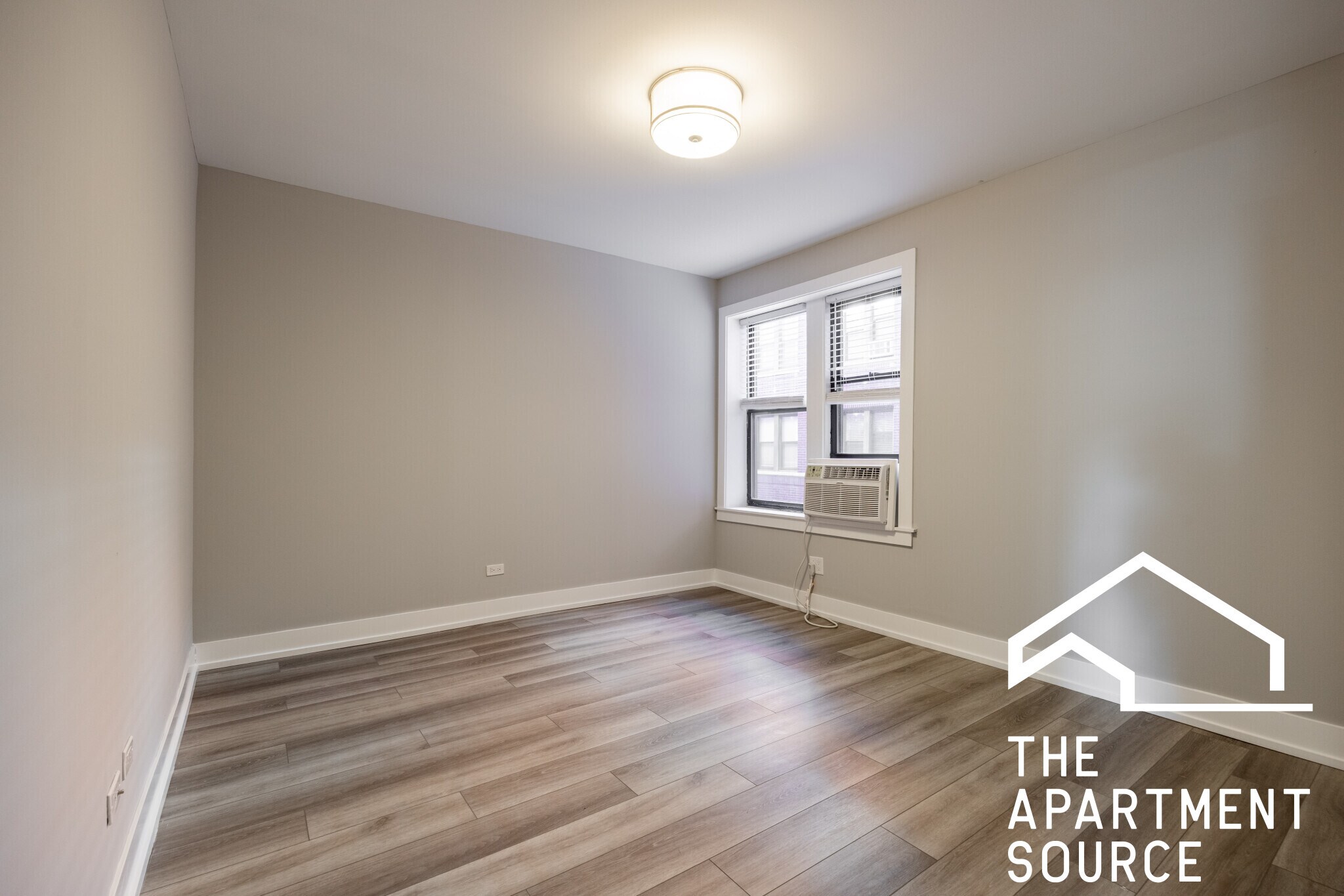 Building Photo - 3937 N Janssen Ave