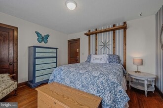 Building Photo - 184 Wilkes St