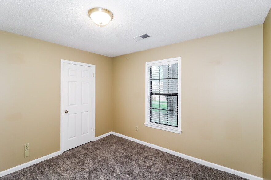 Building Photo - 5711 Redford Ave