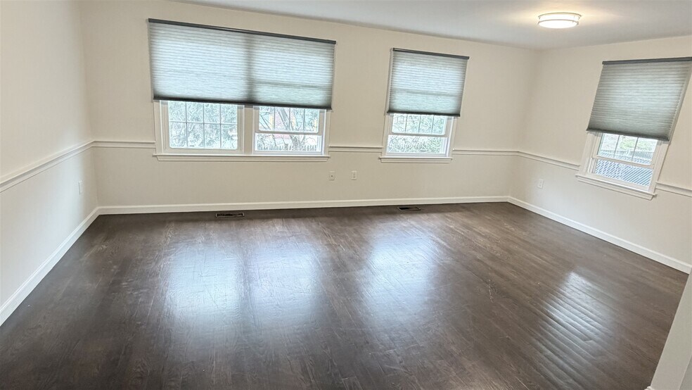 Building Photo - 2 Glenbrook Ln