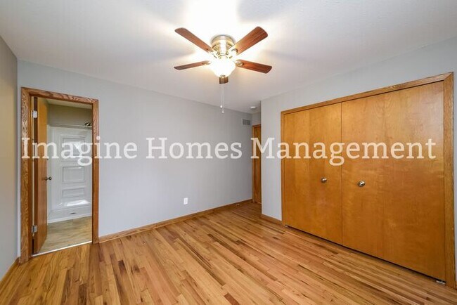 Building Photo - Recently Remodeled 3 Bedroom Duplex Ranch ...