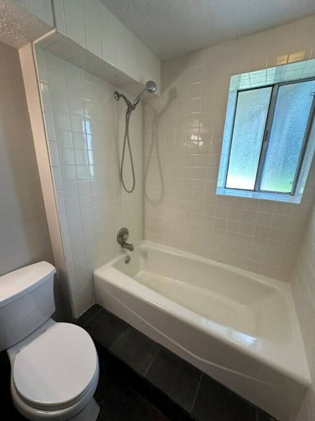 Building Photo - Light Up Your Summer – Get 3 Weeks Rent Fr...