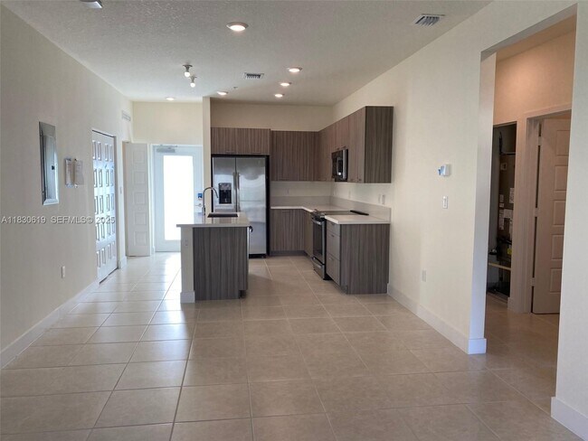 Building Photo - 4636 NW 84th Ave