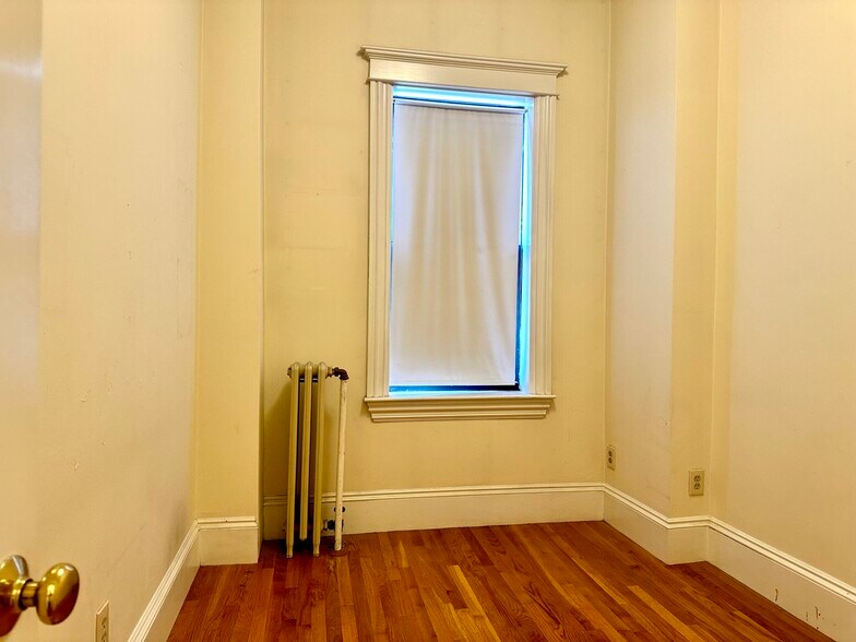 Building Photo - 871 Beacon St