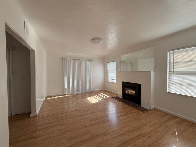 Building Photo - 2-1 Must See Cutey