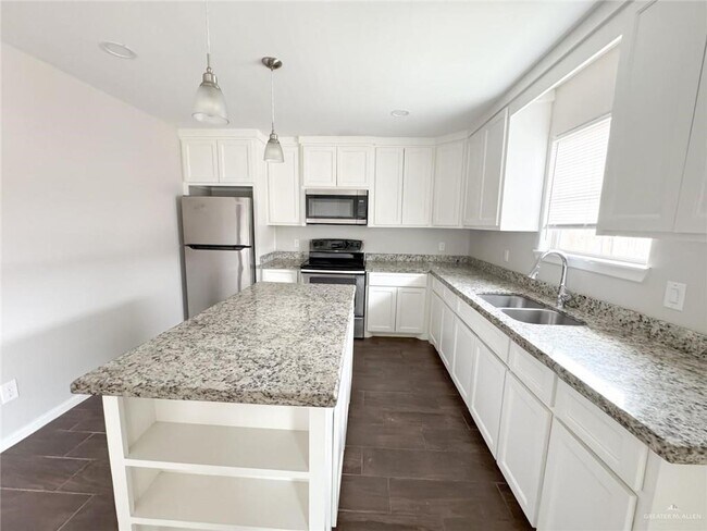 Building Photo - 1304 Alta Vis Dr