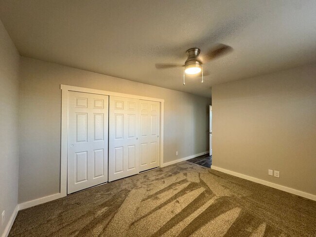 Building Photo - TRO1140-1142