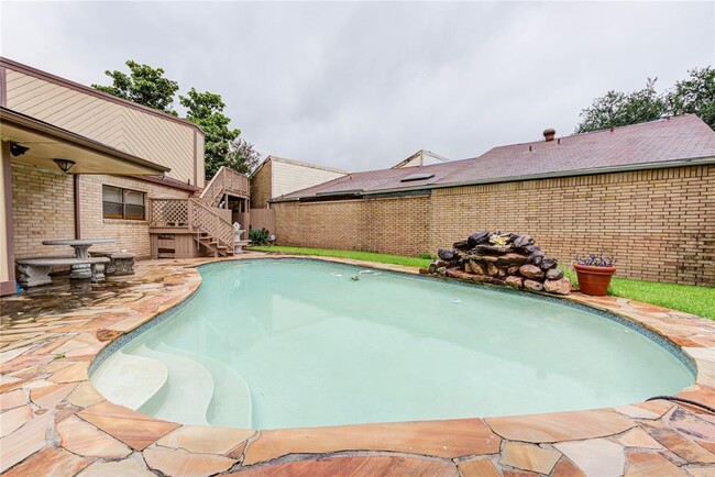 Building Photo - 10850 Kirktown Dr