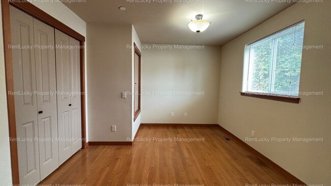 Building Photo - Beautifully Updated 3-Bedroom Home in Lynnwood – Convenient & Move-In Ready!