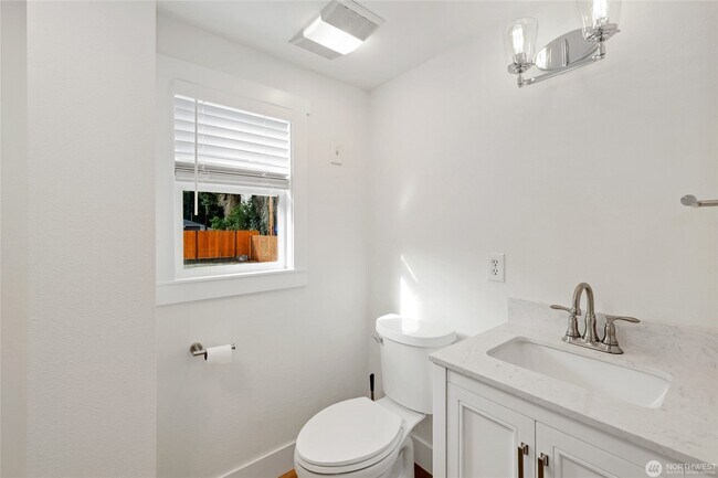 Building Photo - 9104 Highland Ave SW