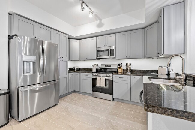 Building Photo - 605 Kemp St