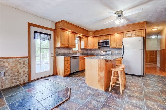 Building Photo - 681 NY-364