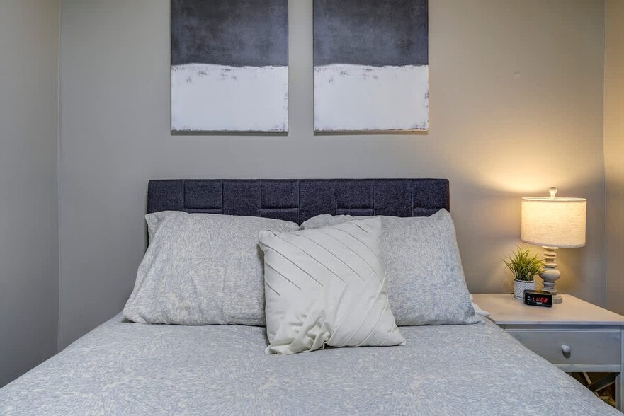 Building Photo - 220 Highland Ave