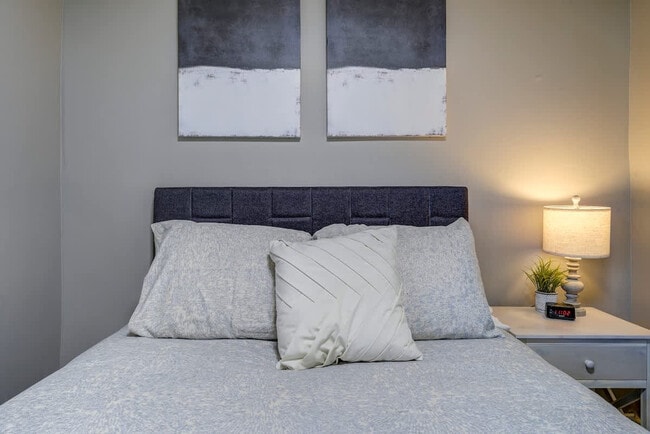 Building Photo - 220 Highland Ave