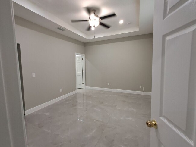 Building Photo - 213 Hightower Ave S