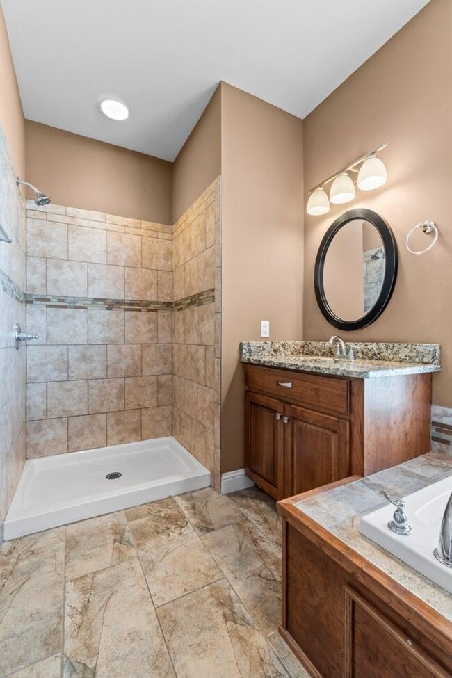 Building Photo - BEAUTIFUL Neighborhood Home!