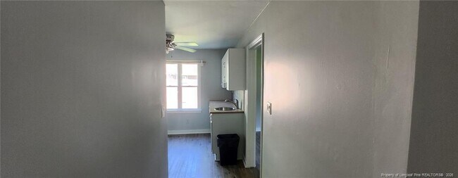 Building Photo - 233 W Barbee St