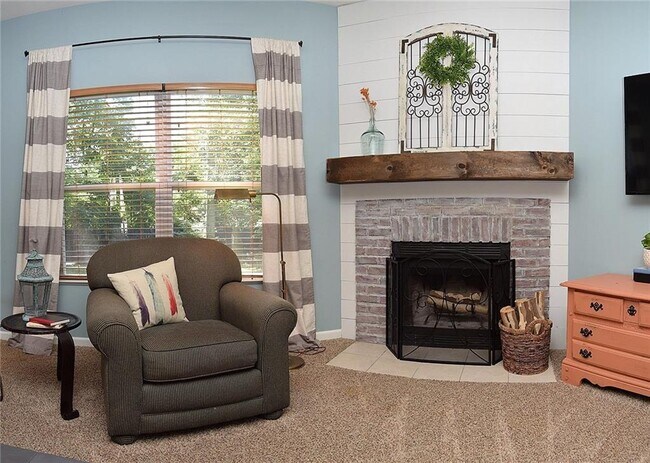 Building Photo - 10655 Trailwood Dr