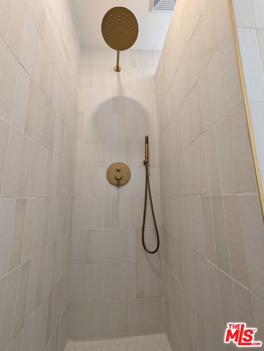 Building Photo - 1015 Granville Ave