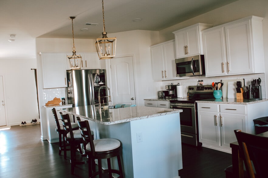 Kitchen - 117 Gibson Way