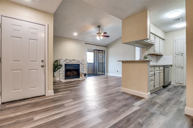 Building Photo - 1310 Harwell Dr