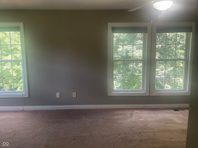 Building Photo - 5670 Honey Locust Dr