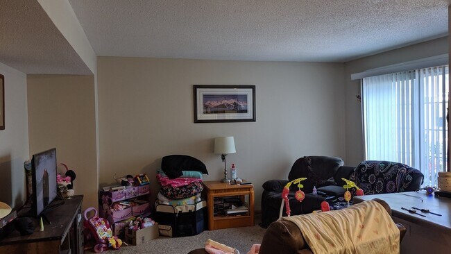 Building Photo - Location location location! This beautiful Fridley 3 bedroom townhouse, dont miss out!