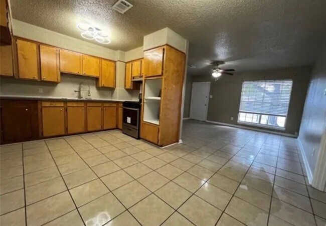 Building Photo - Housing voucher Accepted!