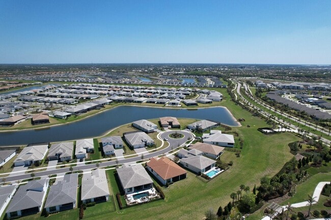 Building Photo - 9204 SW Arco Wy