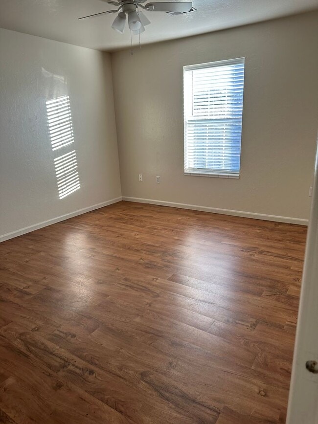 Building Photo - 638 Woody Dr