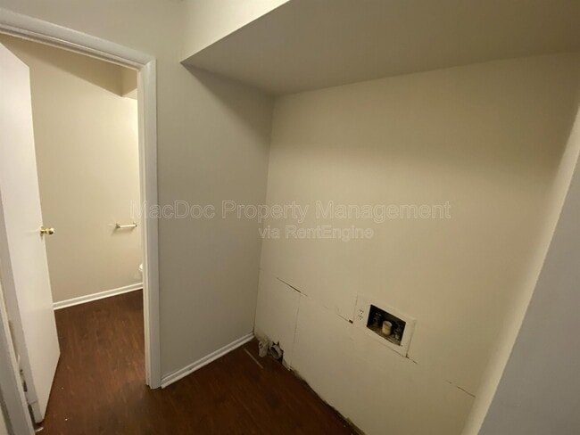 Building Photo - 928 Bellows Ave