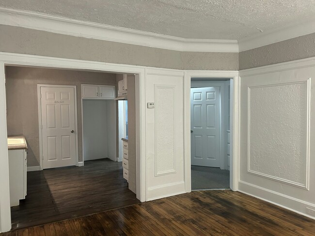 Building Photo - 2067 Hazelwood St
