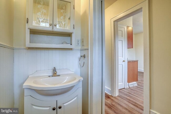 Building Photo - 1031 S Dupont Blvd