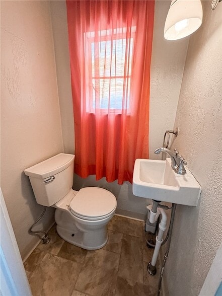 Building Photo - 2710 Henderson Rd